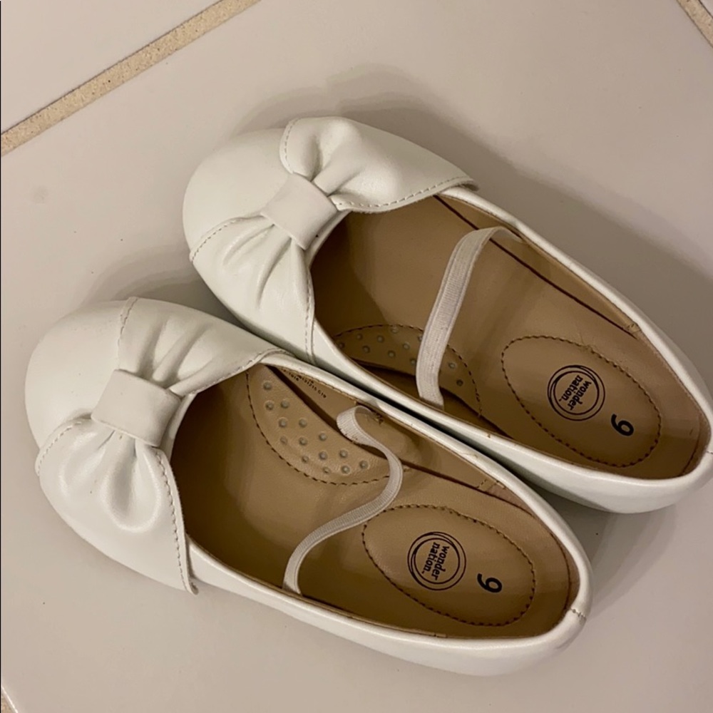 White toddler girl dress shoes size 9